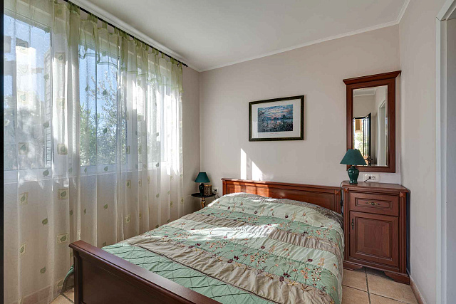 Three-Bedroom Ground-Floor Apartment with Private Entrance and Sea View — photo 13